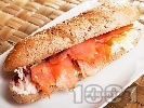 Рецепта Сандвич с пушена сьомга, червена цикория (радикио) и сирене Крема